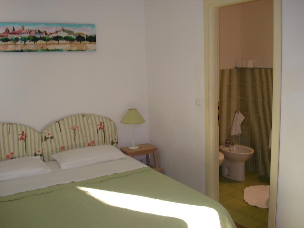 Agriturismo La Vecchia Dolceacqua Villa Rum bild